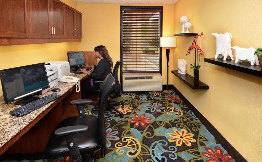 Hampton Inn Charlotte North Lake Norman Cornelius Kültér fotó
